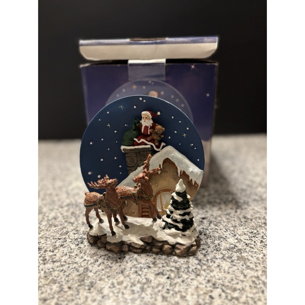 1997 Collectors Edition A Christmas Remembered Plate with Base